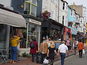 �u���C�g���E�A���h�E�z�[��