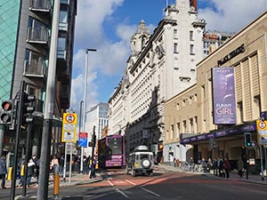 �}���`�F�X�^�[