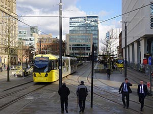 �}���`�F�X�^�[