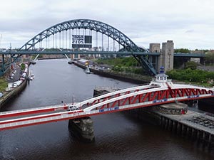 �j���[�L���b�X���E�A�|���E�^�C��